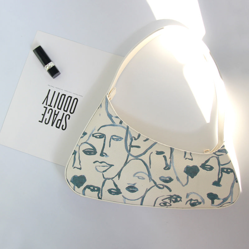 Axelväska i abstrakt tyg